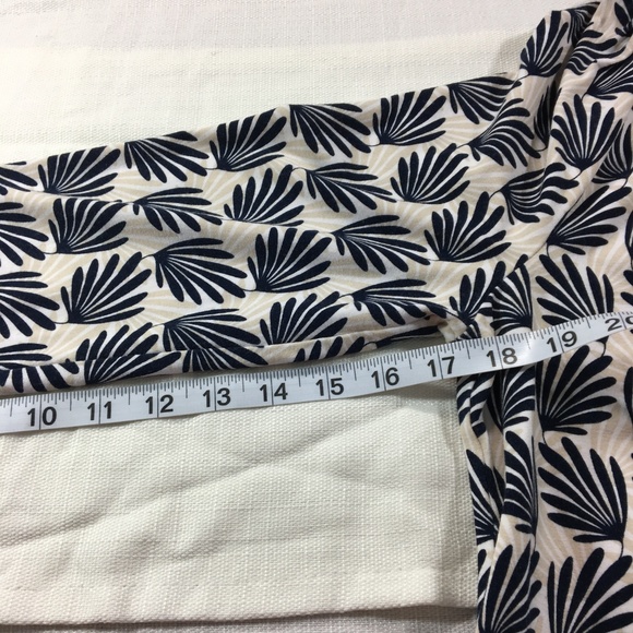 Ann Taylor Factory Long Sleeve Leaf Design Shirt L - Picture 6 of 7